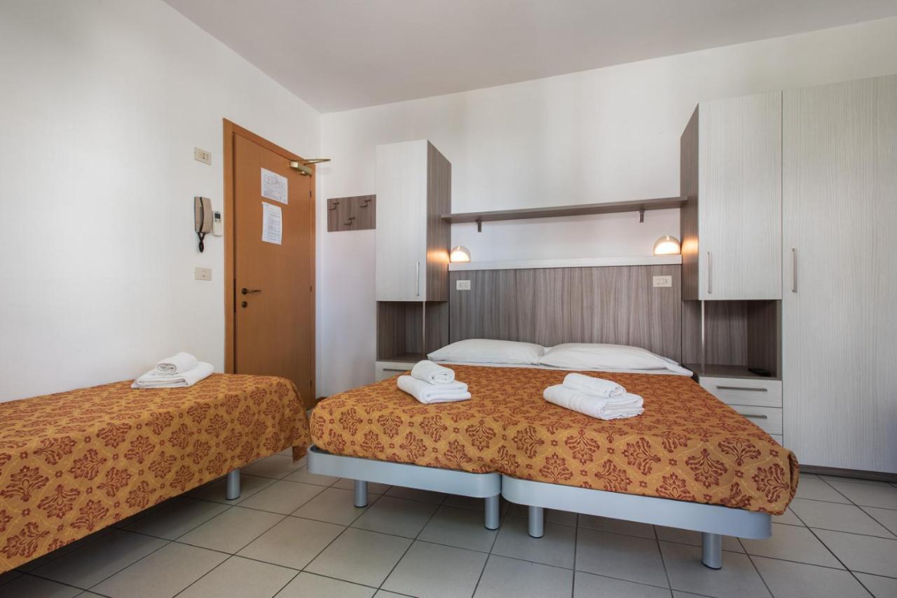La Plata Hotel - Con Piscina リッチョーネ エクステリア 写真