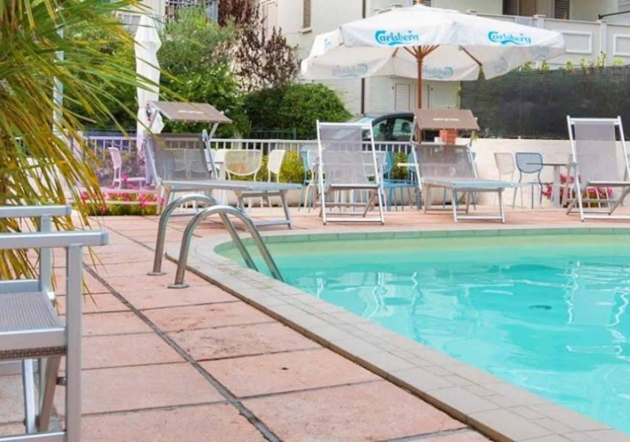 La Plata Hotel - Con Piscina リッチョーネ エクステリア 写真