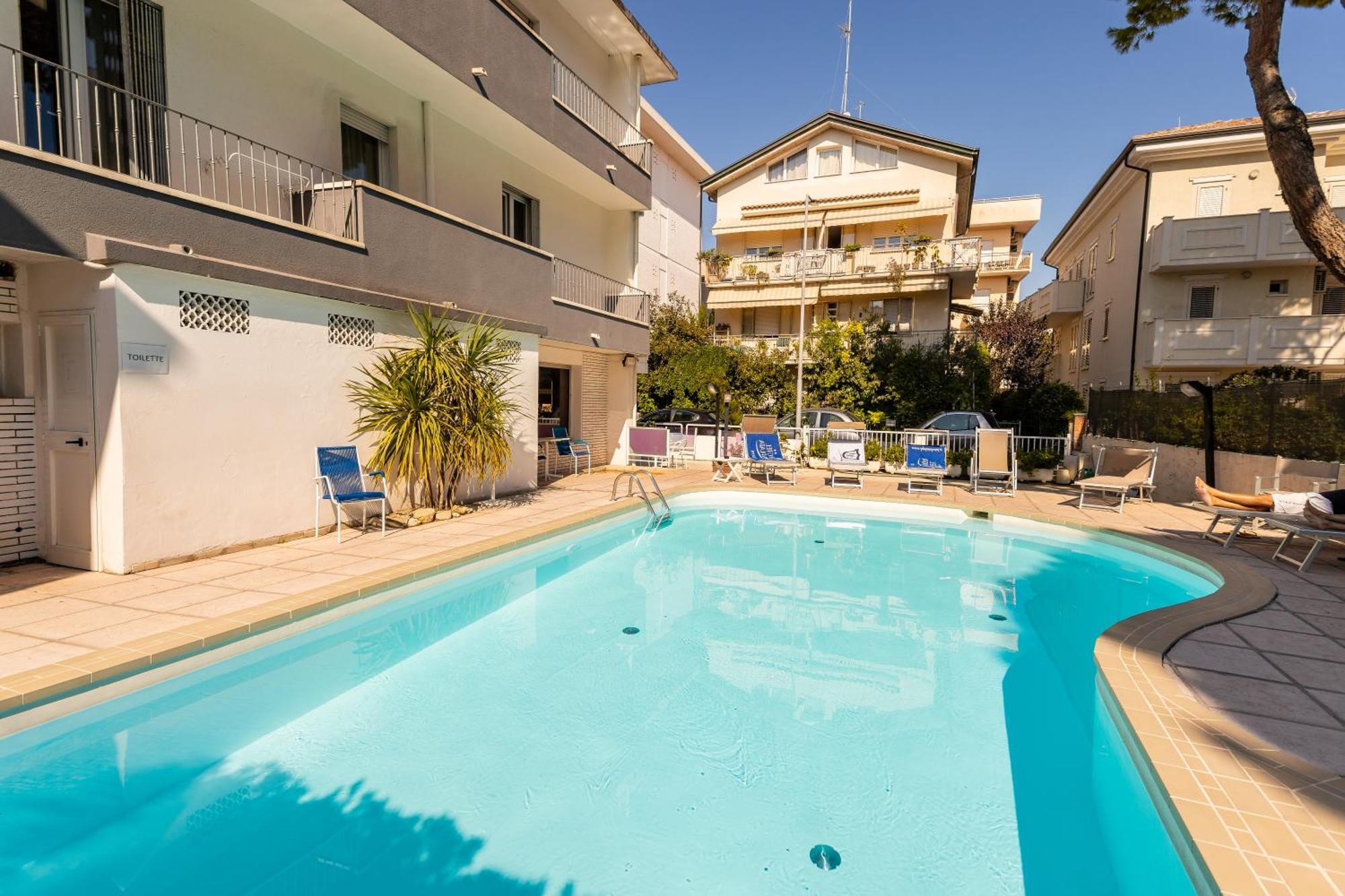 La Plata Hotel - Con Piscina リッチョーネ エクステリア 写真