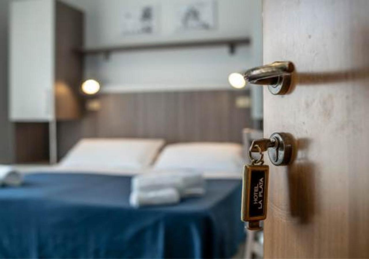 La Plata Hotel - Con Piscina リッチョーネ エクステリア 写真